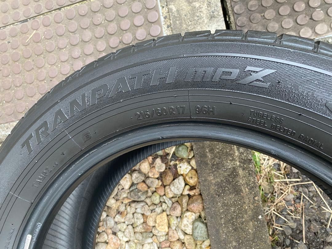 ①丘の上！TOYOトーヨー 215/60R17 トランパスmpz 21年製