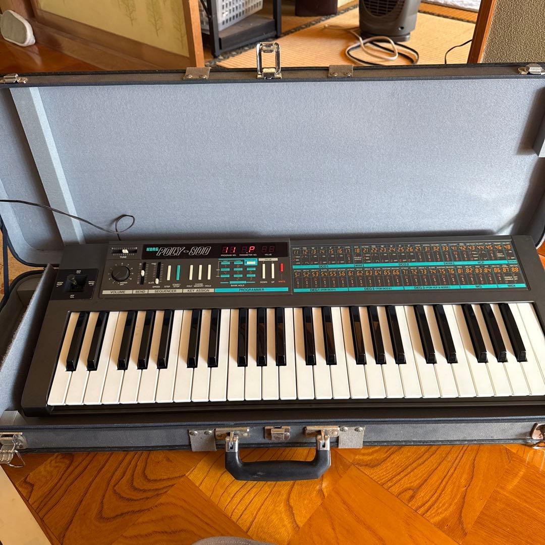 アナログシンセサイザー　コルグ　KORG POLY-800 レトロ