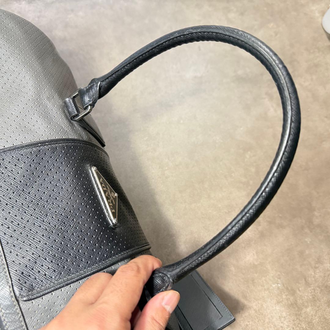 プラダ　サフィアーノレザー　グレー　ボストンバッグ　ダッフルバッグ　PRADA