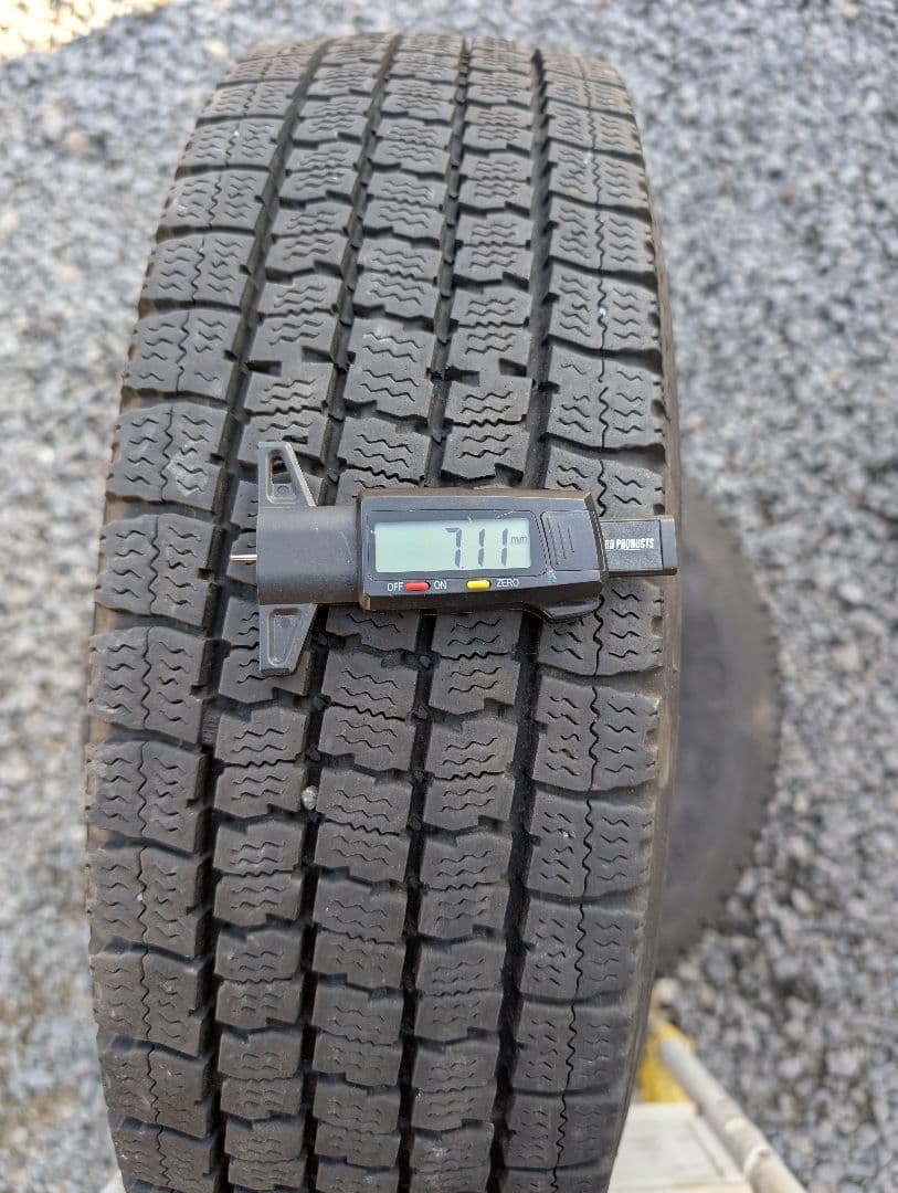 中古タイヤトラック用スタッドレス185/75r15 2本セット送料込み