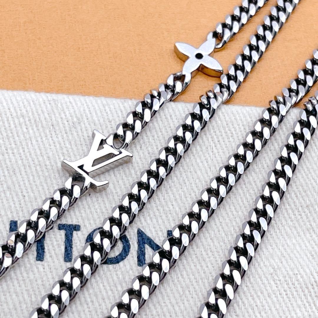 LOUIS VUITTON ネックレス　ロウ　モノグラム　チェーン　シルバー