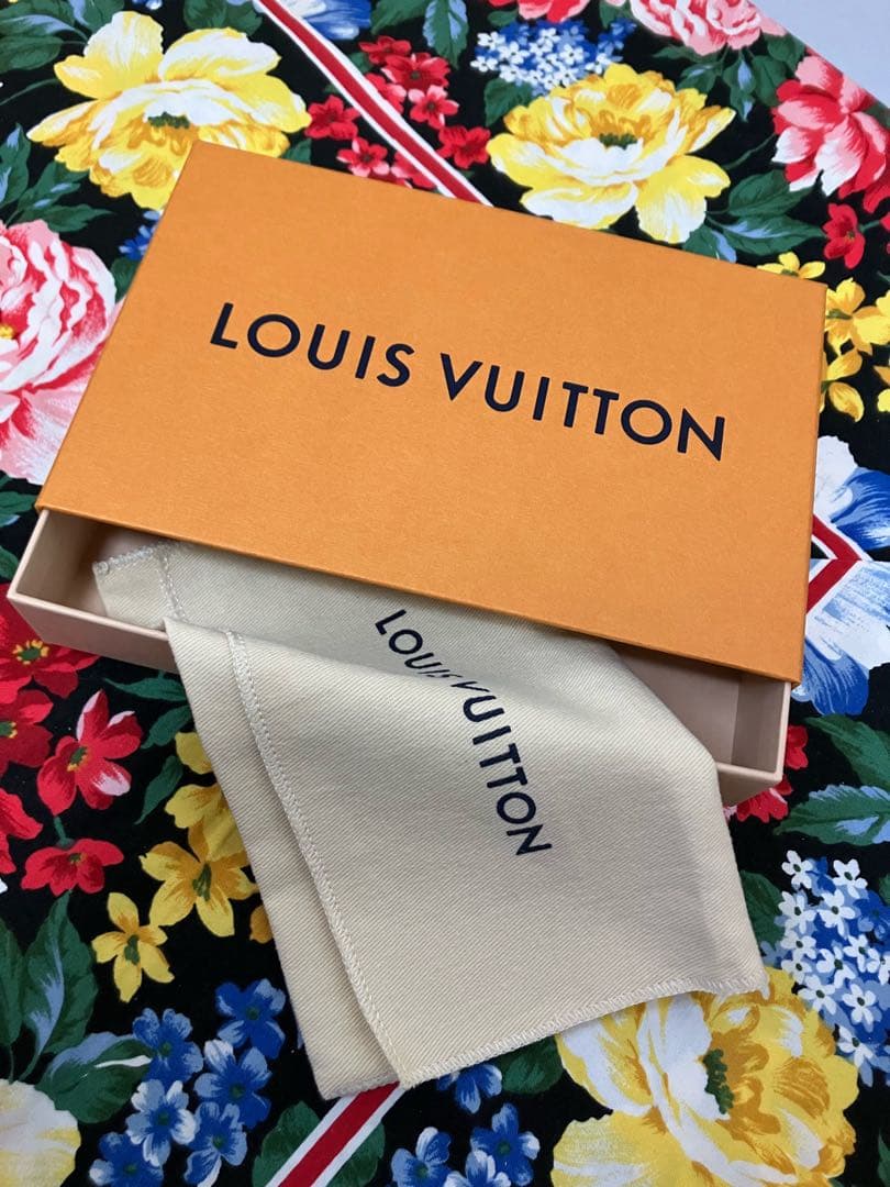美品！！Louis Vuitton 三つ折り財布 モノグラム、付属品付き