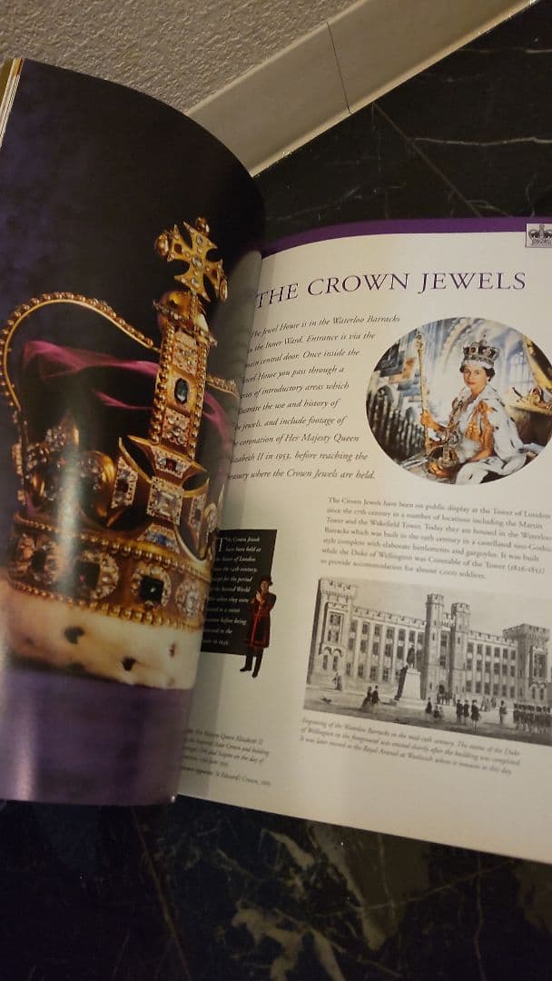 THE TOWER OF LONDON ロンドンタワー　案内本　写真集　洋書