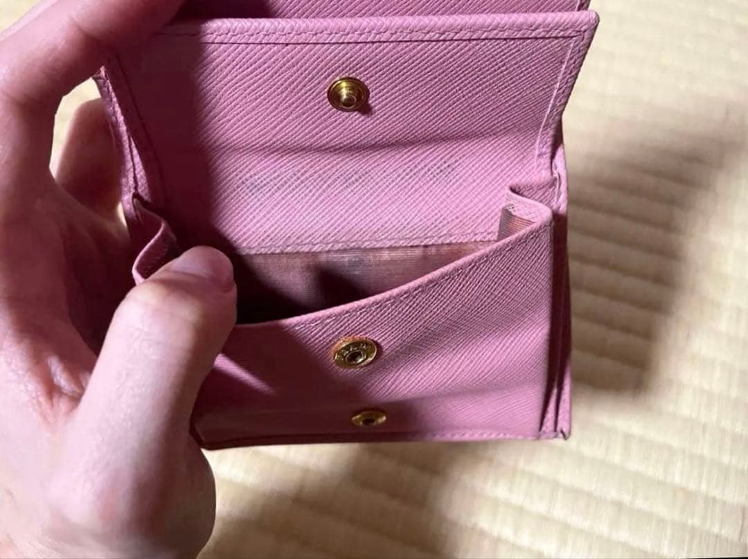 PRADA ピンク財布