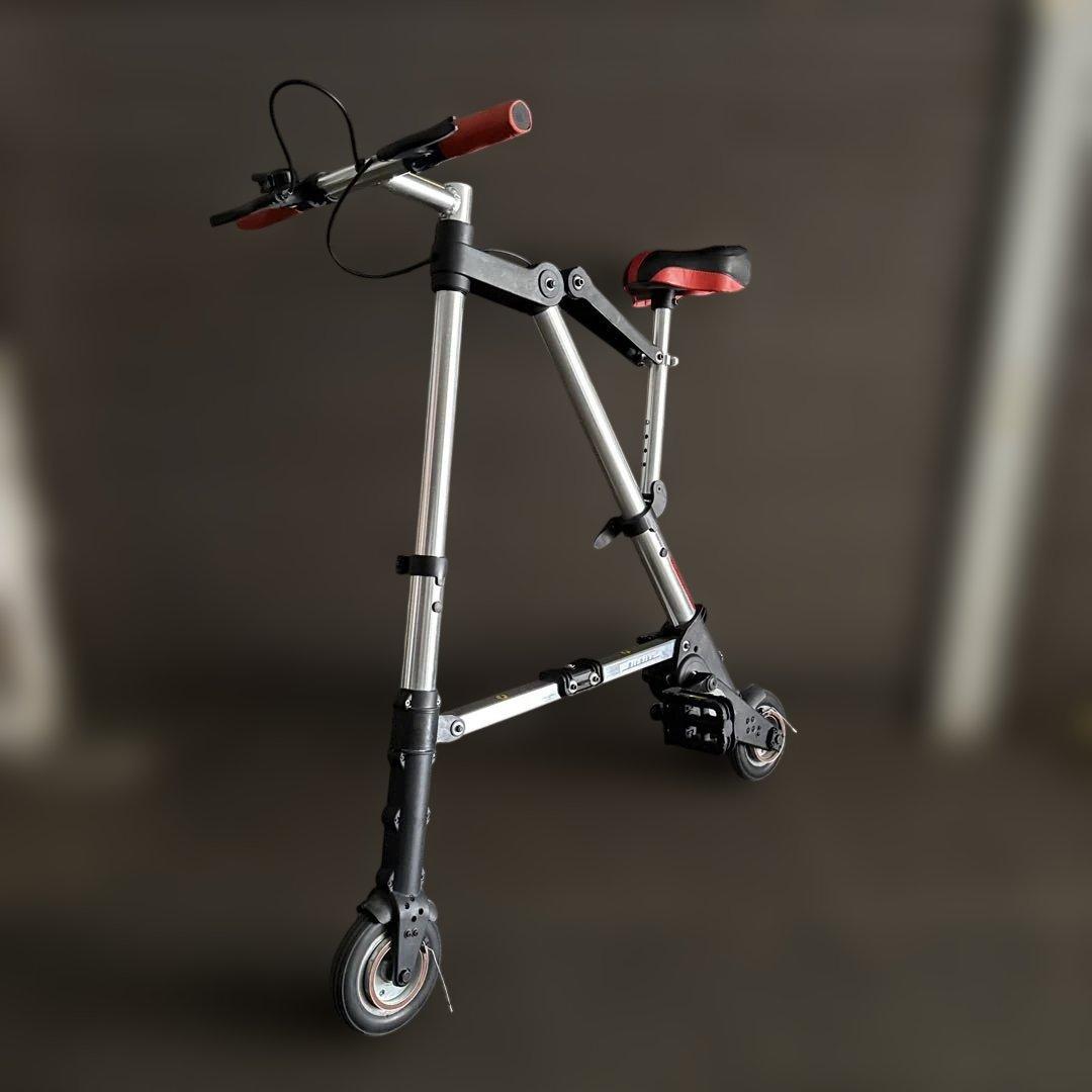 コンパクトな折りたたみ自転車 小径ホイール
