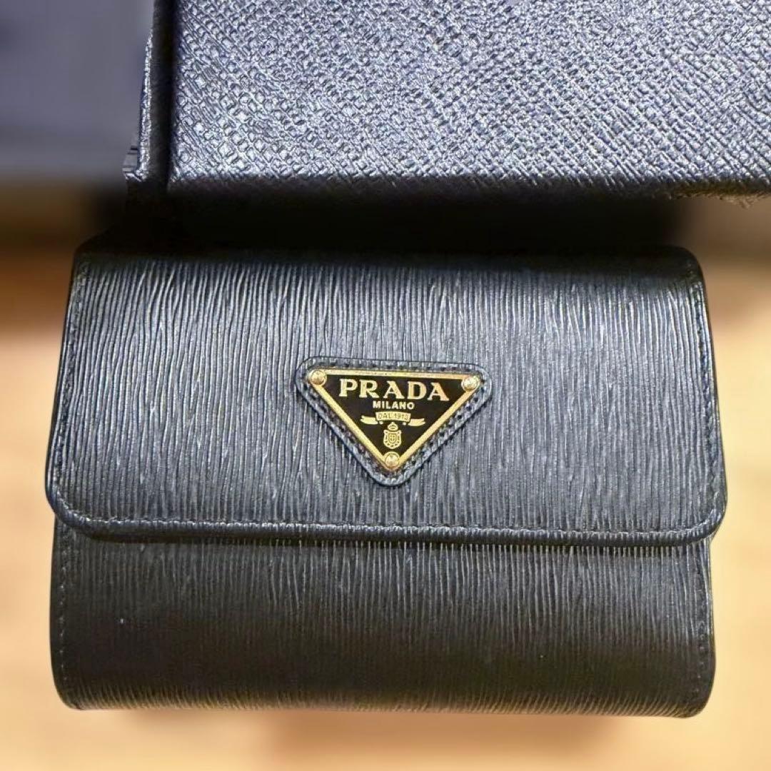 PRADA 三つ折り財布 黒 エピレザー