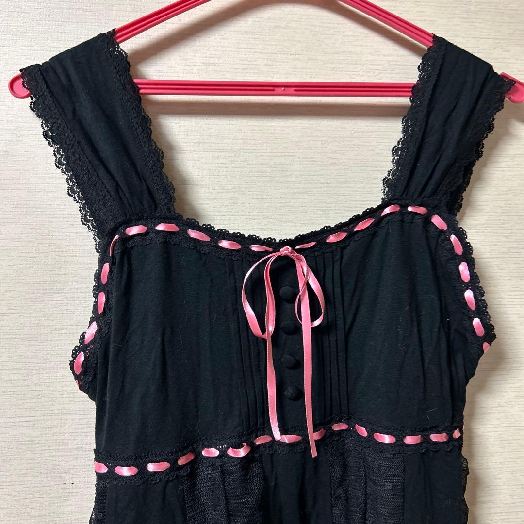h.naotoレースとリボン付き黒キャミソール