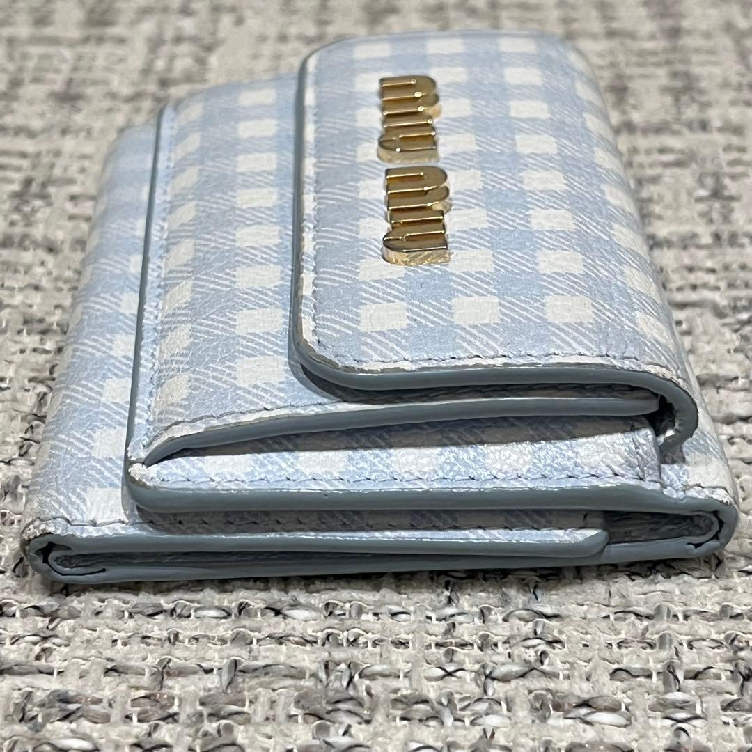 美品　ミュウミュウ　三つ折り　財布　ギンガムチェック　レザー　金具　ロゴ