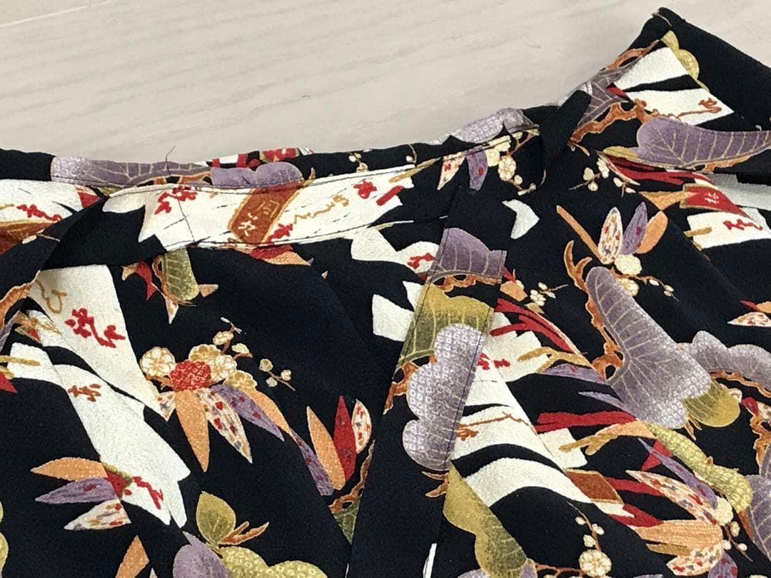 ★美品　カネコイサオ　和柄縮緬　和柄　紅葉　松　旗　紐　プリーツ　スカート　黒