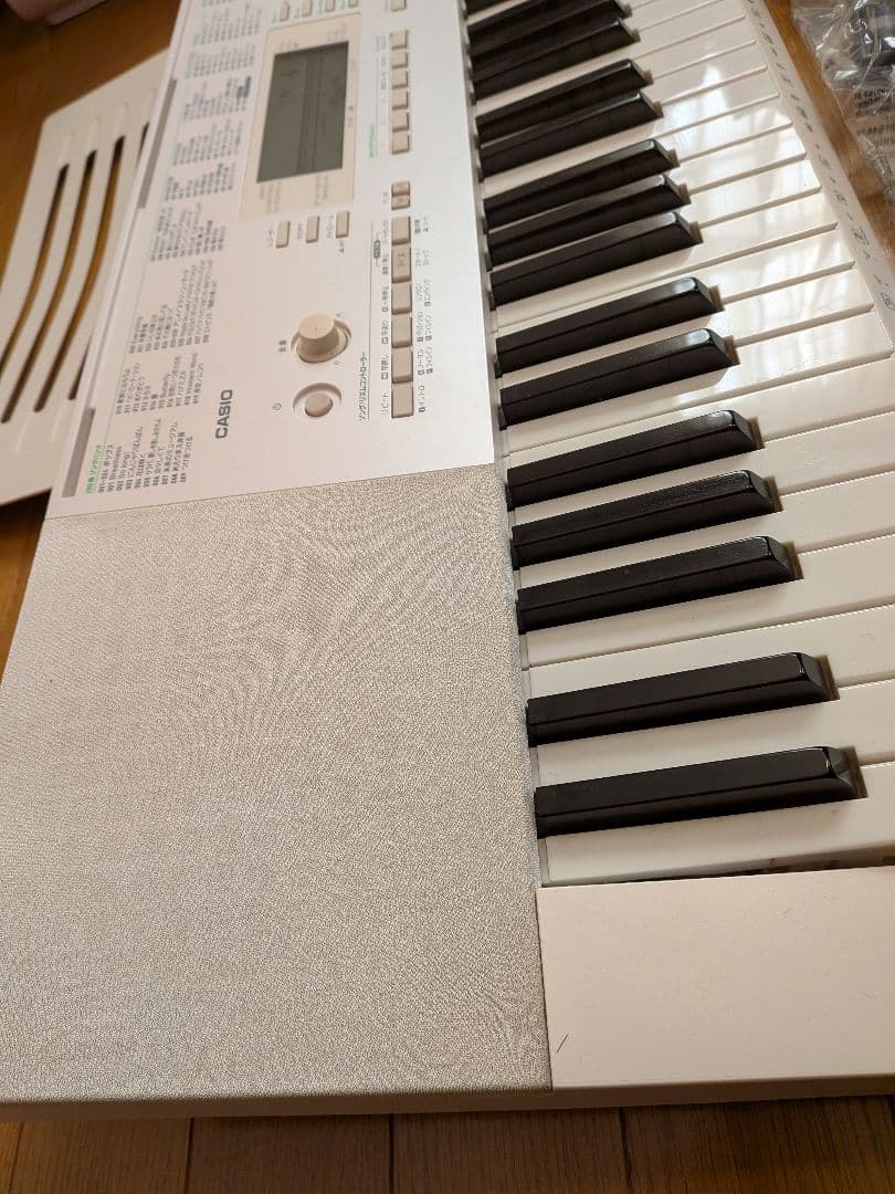 ペダル付き CASIO LK-218 CASIO 電子ピアノ　光ナビゲーション