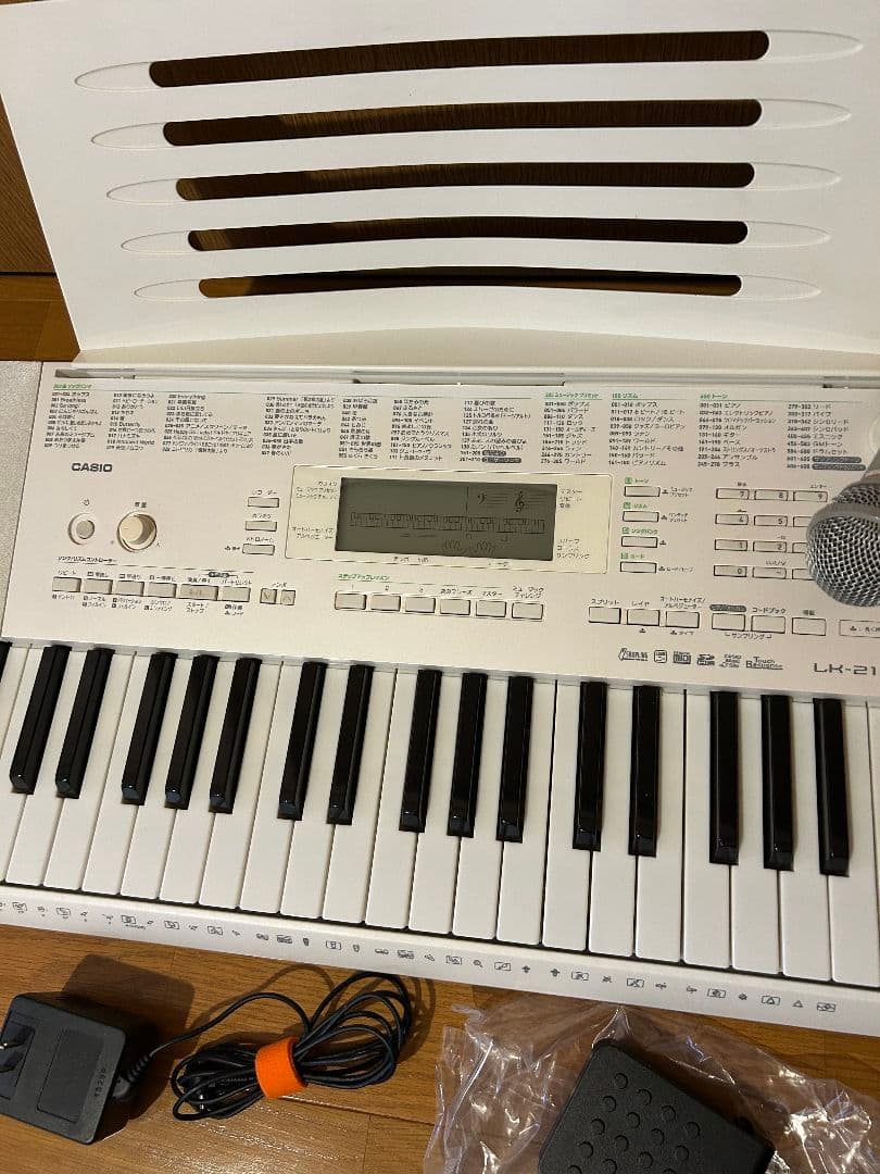 ペダル付き CASIO LK-218 CASIO 電子ピアノ　光ナビゲーション