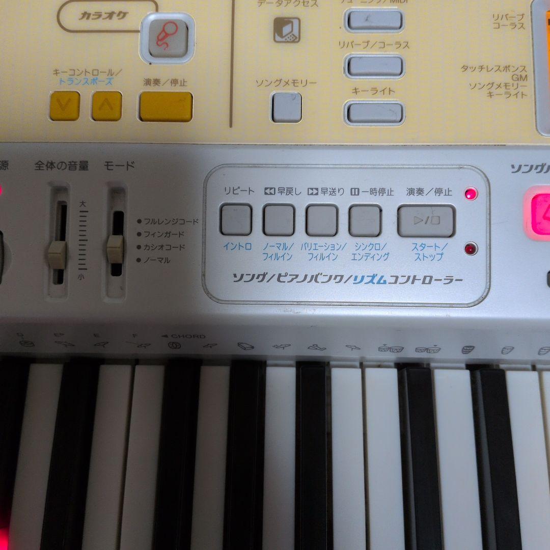 電子ピアノCASIO 光ナビゲーションキーボード　LK-201tv