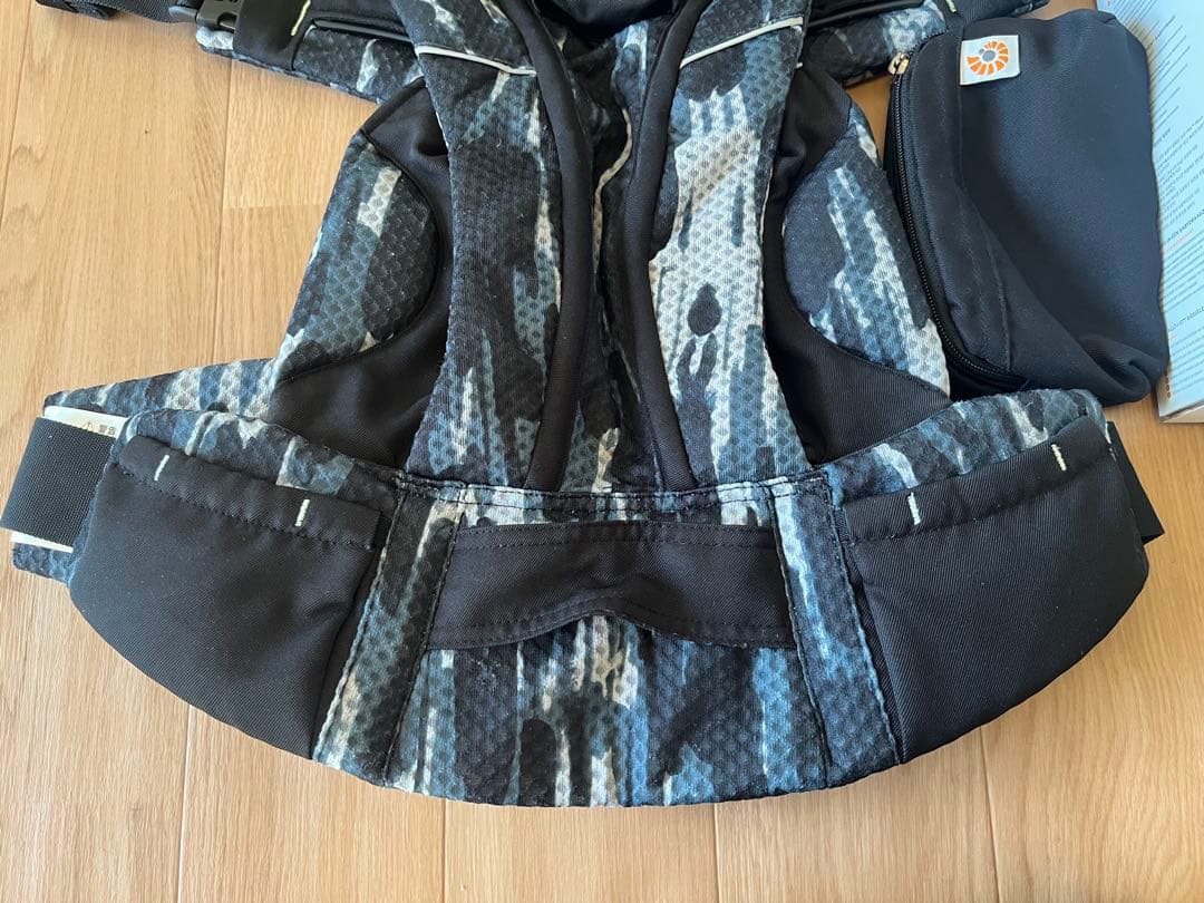 ergobaby エルゴベビー OMNI breeze ペイントブラック 迷彩