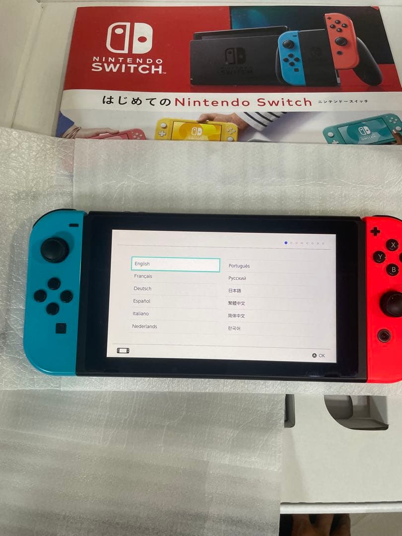 Nintendo Switch 青と赤のJoy-Con付き