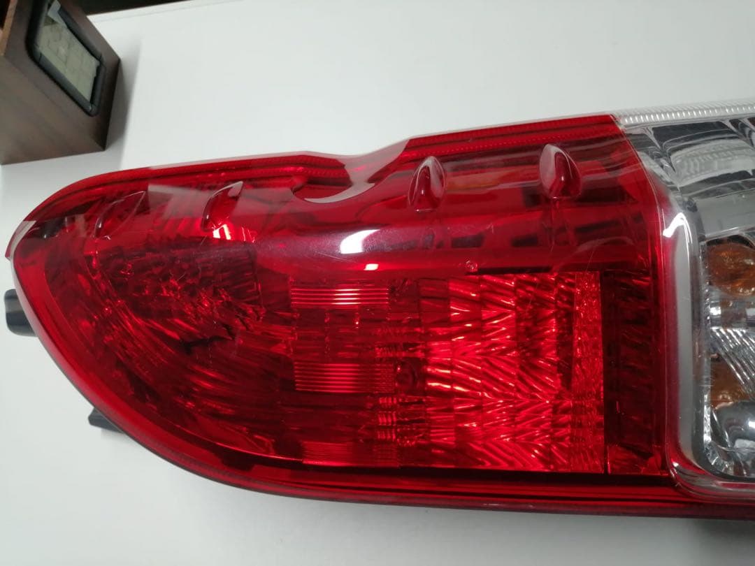 トヨタ 200系 ハイエース テールライト トヨタ 右テールランプ 12V 赤