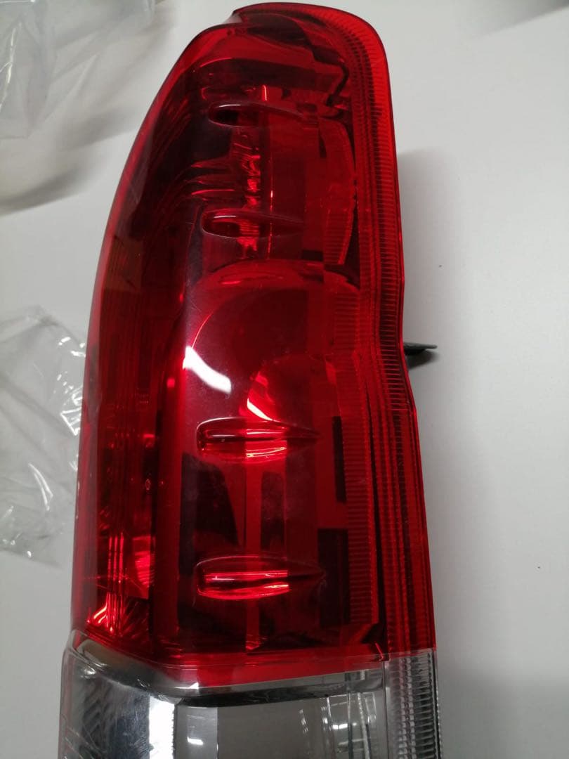トヨタ 200系 ハイエース テールライト トヨタ 右テールランプ 12V 赤