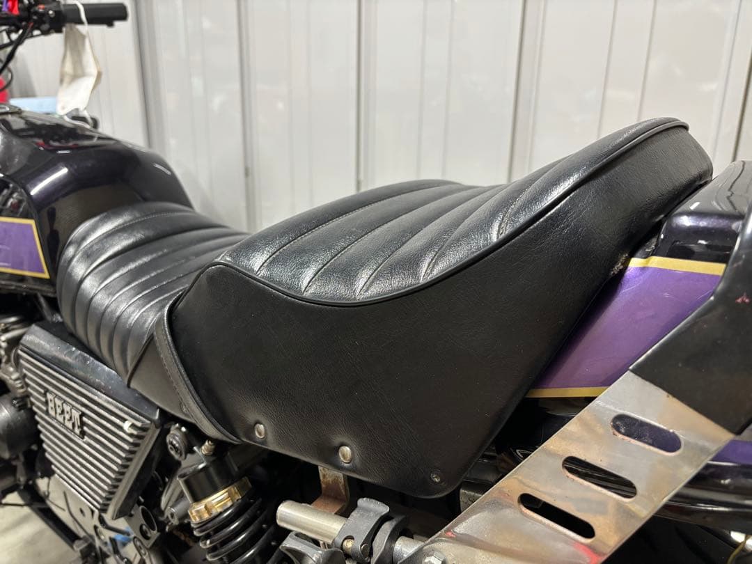 ゼファー χ タックロール シート　ドレミコレクション　バイク用シート 黒