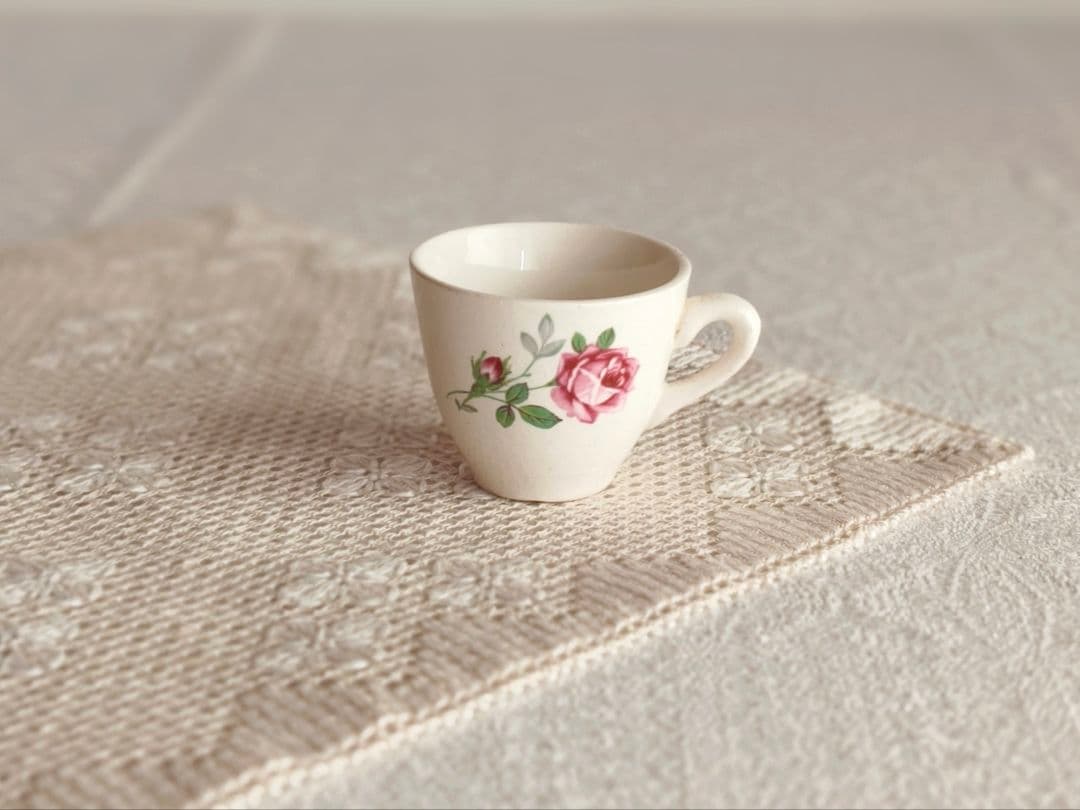 【あやっちさま】antique mini cup ୨୧ 薔薇の絵の 小さなカップ