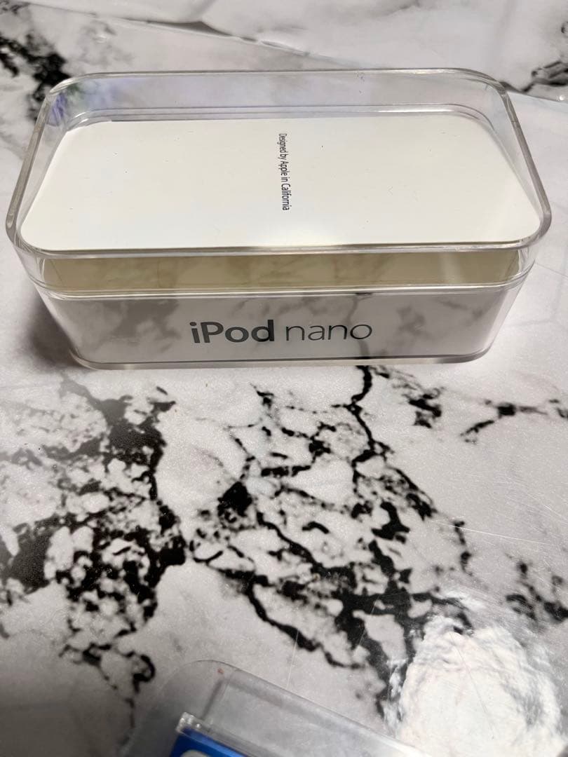 週末価格！中古iPod nano 第7世代 ブルー　16GB シリコンケース付き