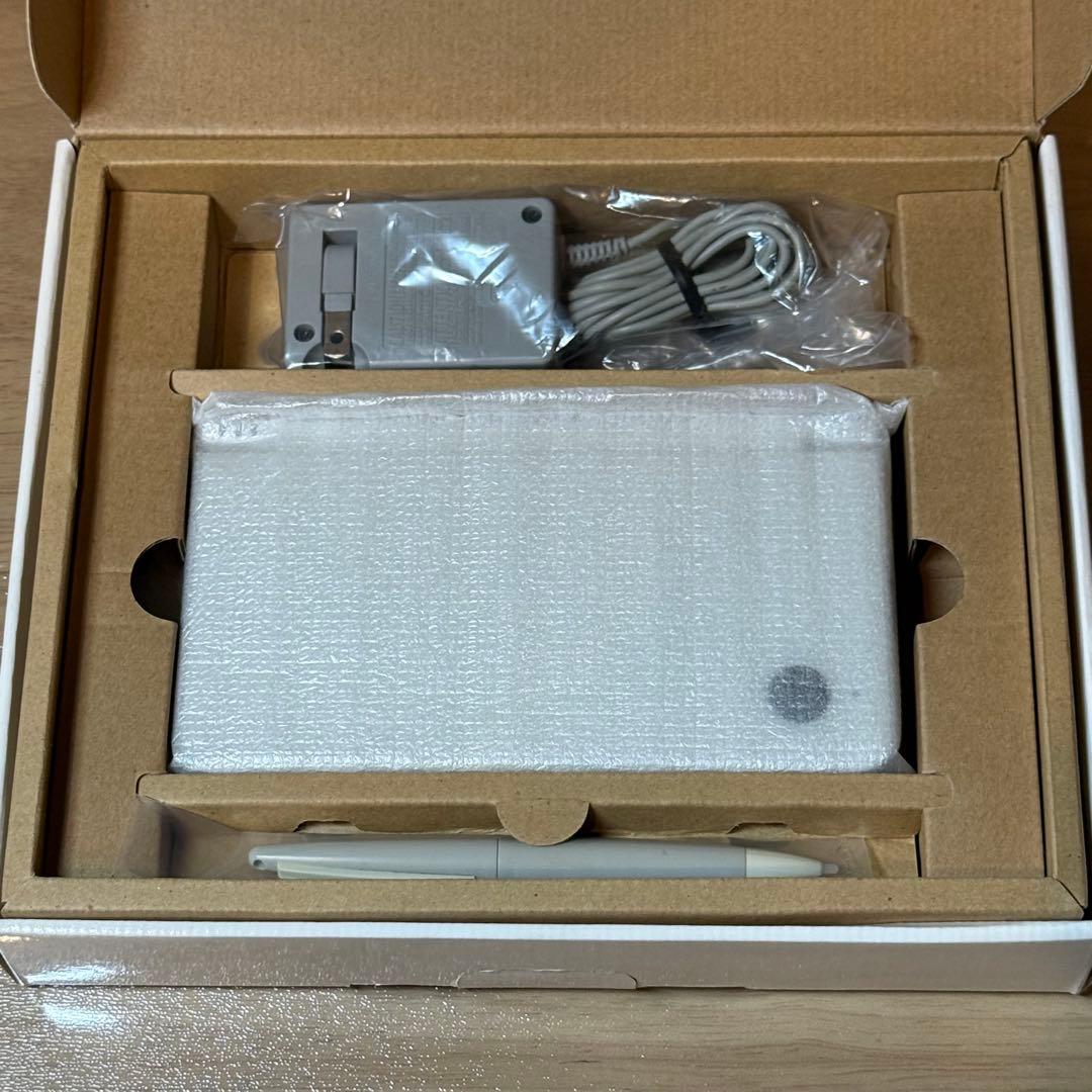 6-127 ニンテンドーDSi LL ナチュラル・ホワイト 箱付き