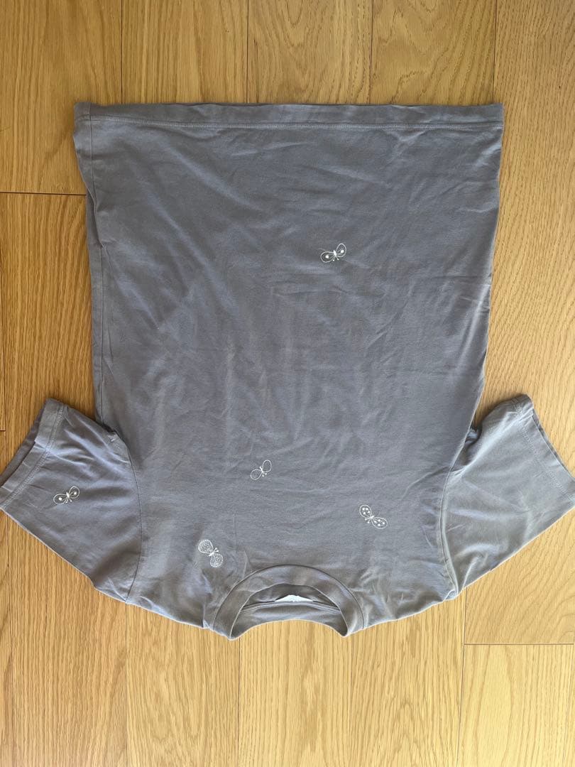 【ミナペルホネン】グレー 半袖Tシャツ 蝶の刺繍