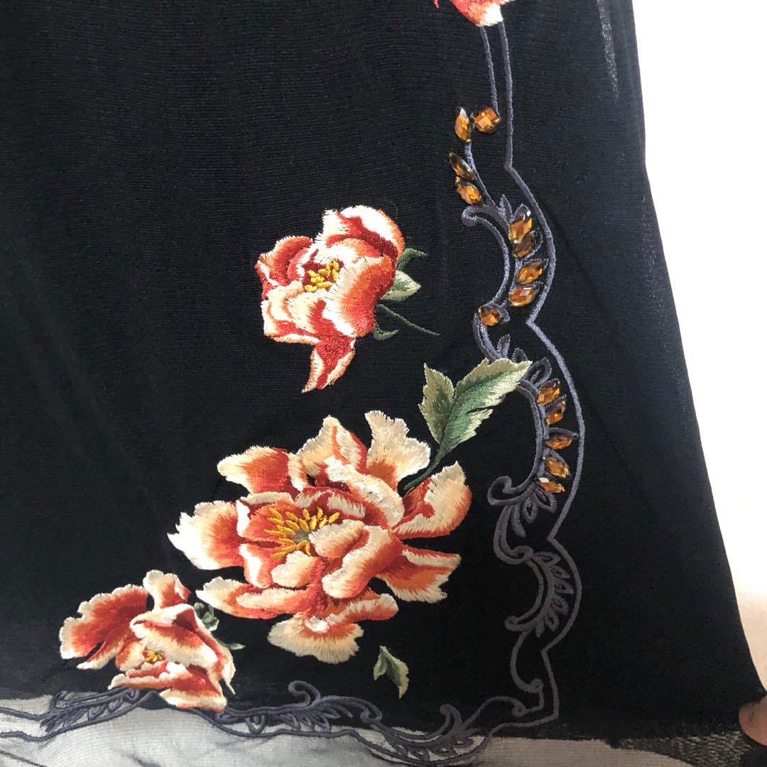 タ*子様 未使用に近いVIVIENNE TAM ヴィヴィアンタム 刺繍 　ワンピ