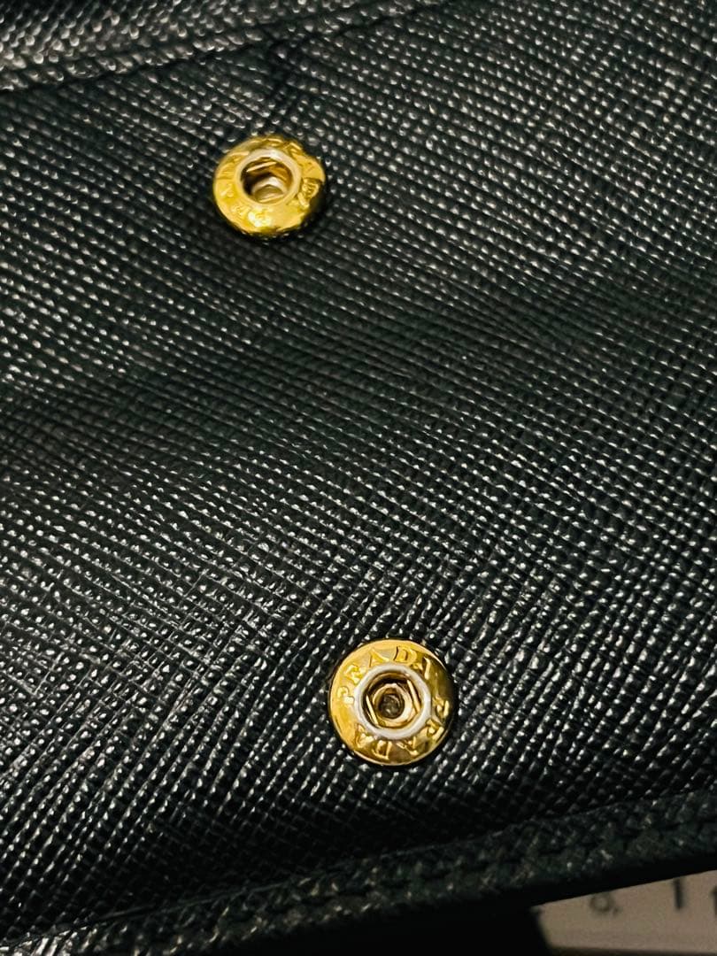 PRADA サフィアーノレザー 二つ折り財布 (ICチップ(RFID)搭載)