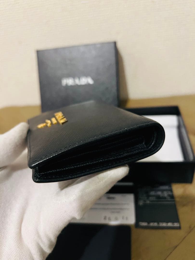 PRADA サフィアーノレザー 二つ折り財布 (ICチップ(RFID)搭載)