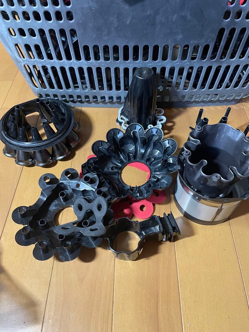ダイソンV8 SV10Kコードレスクリーナー掃除機dyson1