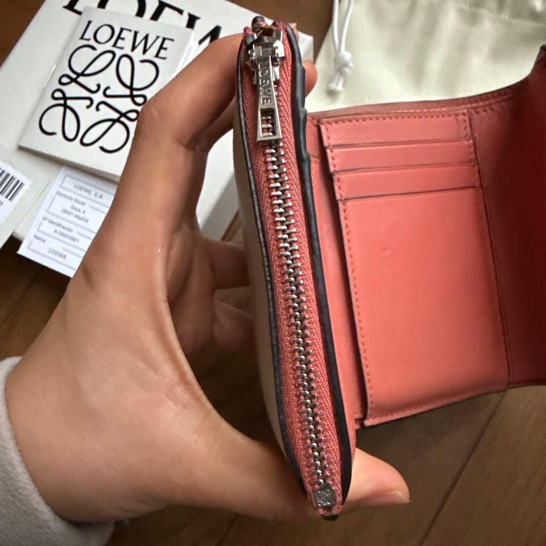 LOEWE ベージュ レザー 三つ折り財布