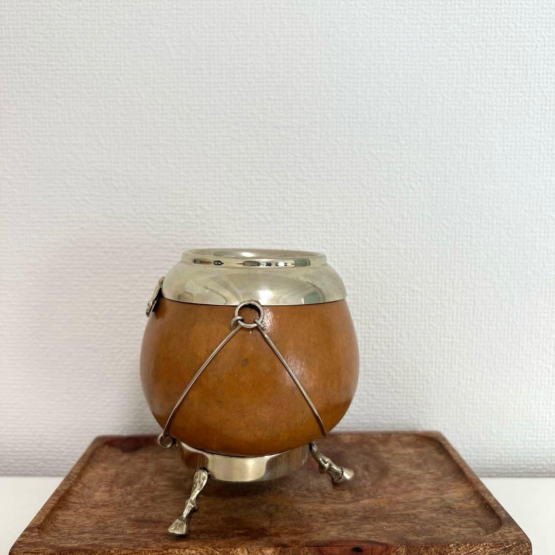 アルゼンチン製 アルパカ装飾／馬モチーフ／脚付き台座マテ壺