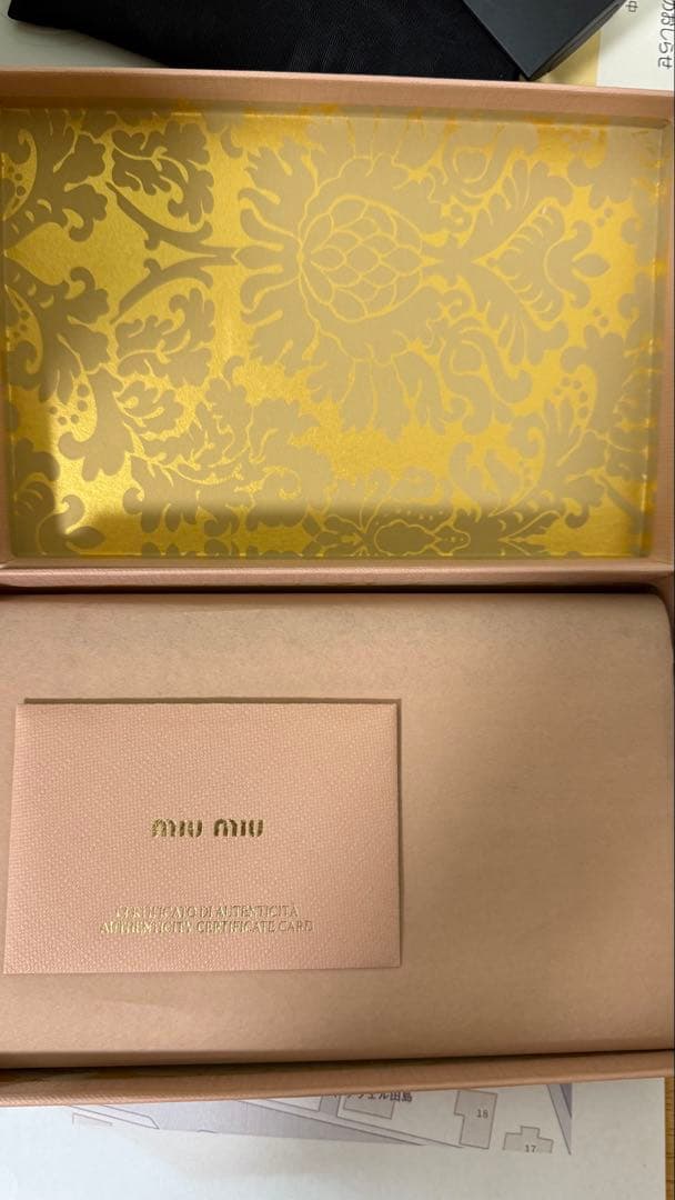 miu miu ピンクレザー財布