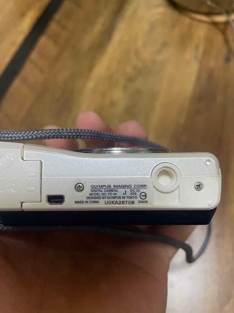 デジタルカメラ　OLYMPUS CAMEDIA FE-46　ホワイト