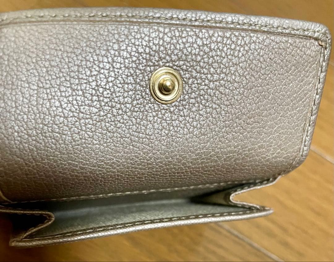 カズ　　JIMMY CHOO 星型スタッズ 三つ折り財布