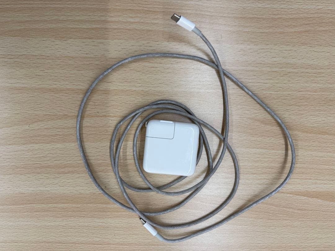 13インチMacBook Air 2020 最安帯 箱、充電器付き