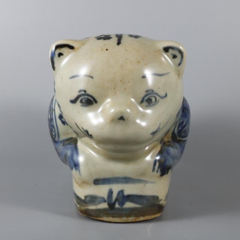 手描きの青花狸磁器の枕 装飾品 現代工芸 品美術品 置物