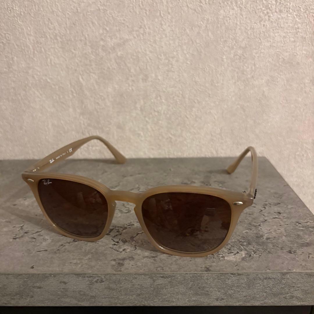 Ray-Ban ベージュサングラス ケース付き