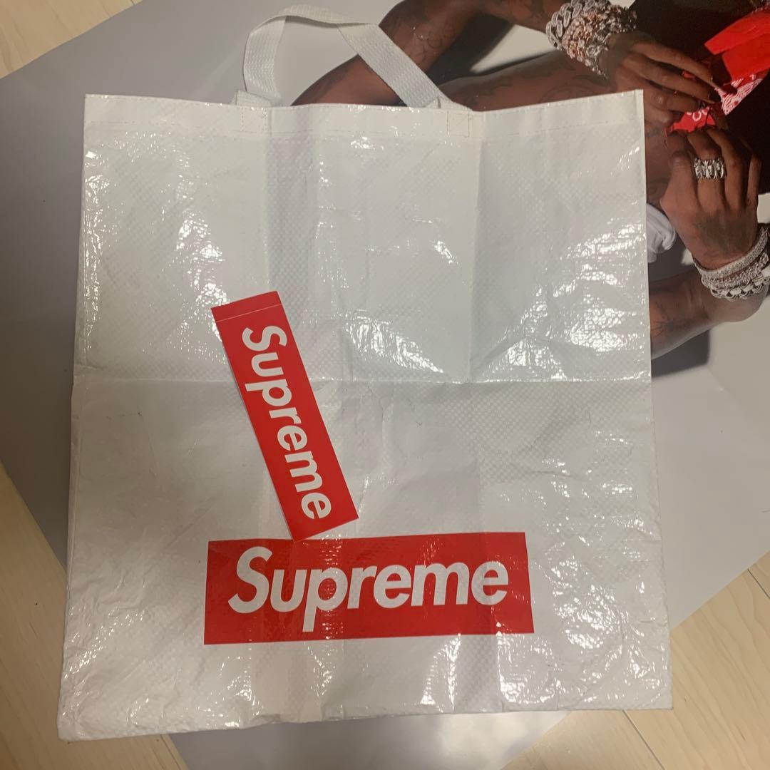 supreme x playboicartiポスター