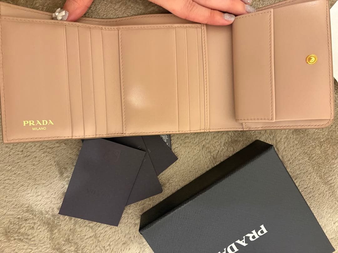 【N.fukaさま】PRADA ベージュ 三つ折り財布