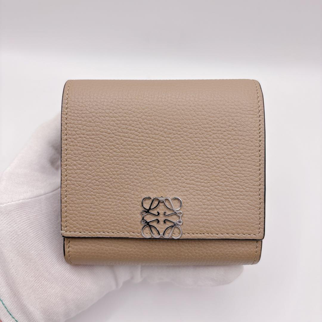 ほぼ未使用 ロエベ アナグラム コンパクトフラップウォレット サンド 財布