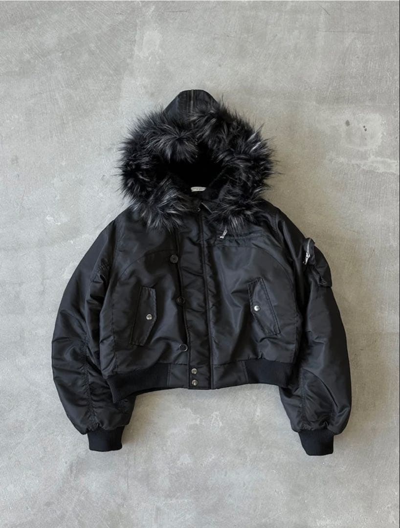 【chikashitsu+】N-2B cropped hood blouson