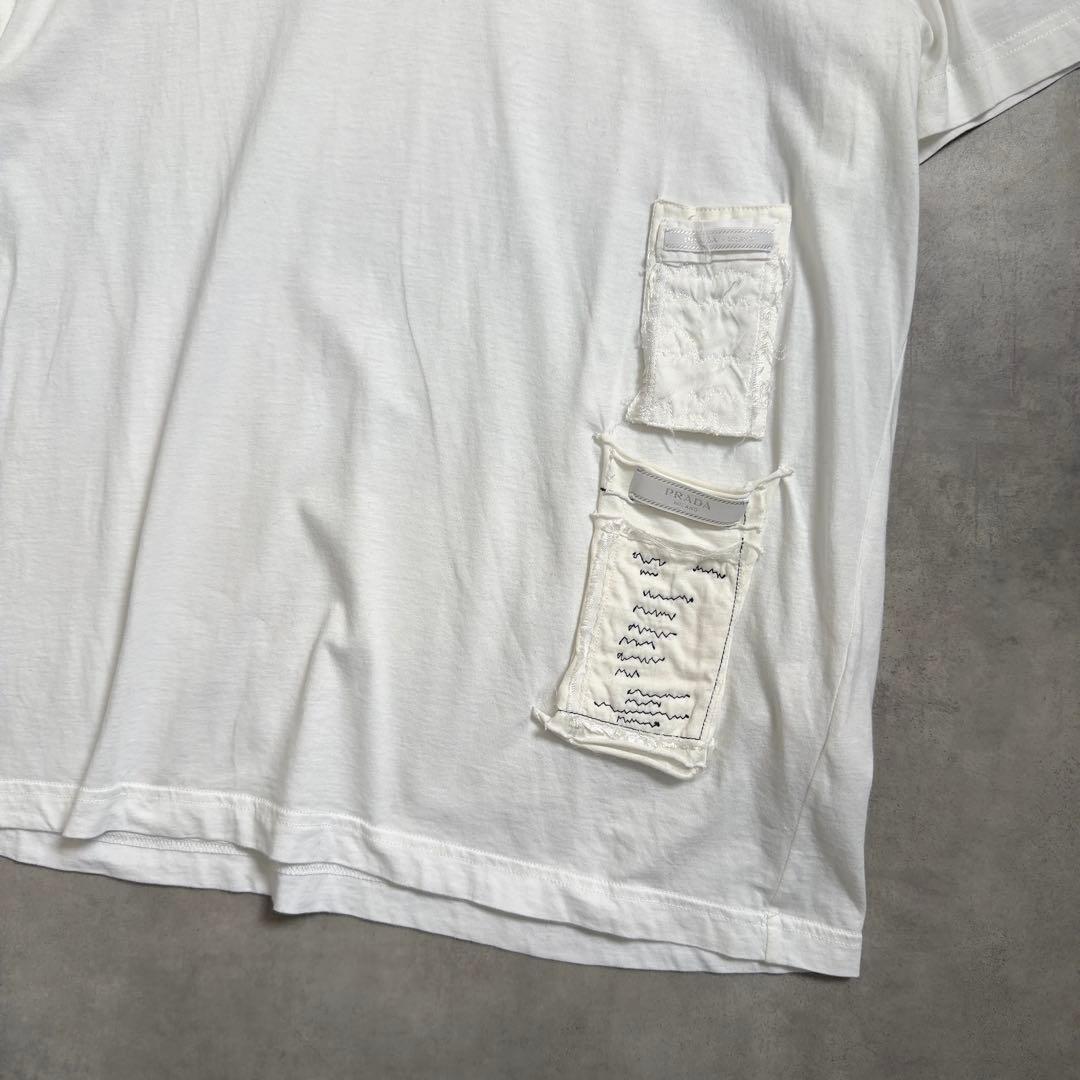 【PRADA】VネックTシャツ ホワイト アートパッチデザイン L