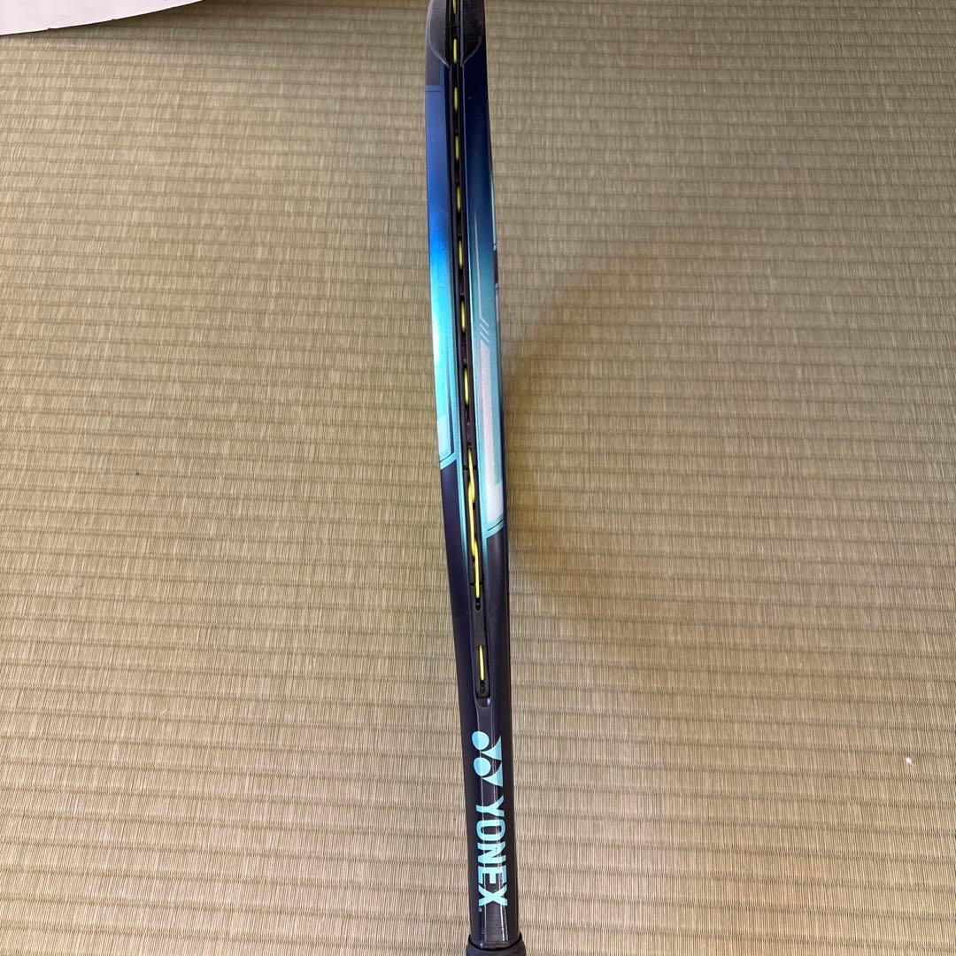 YONEX EZONE 100 テニスラケット　グリップ2