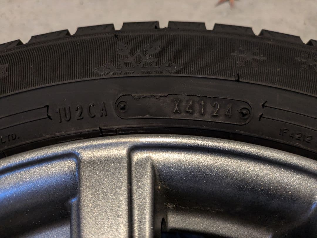 スタッドレスタイヤ 185/60R15 ４本セット2024年製　シエンタ