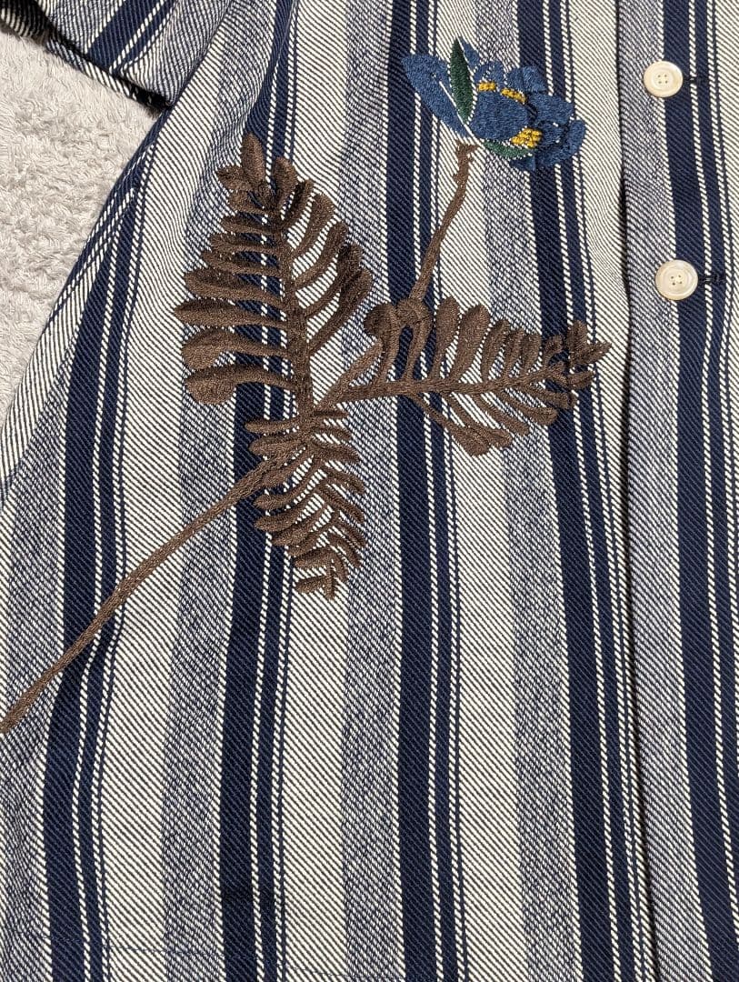 【美品】45R カルゼヒッコリープルメリア 刺繍 コート ストライプ 綿
