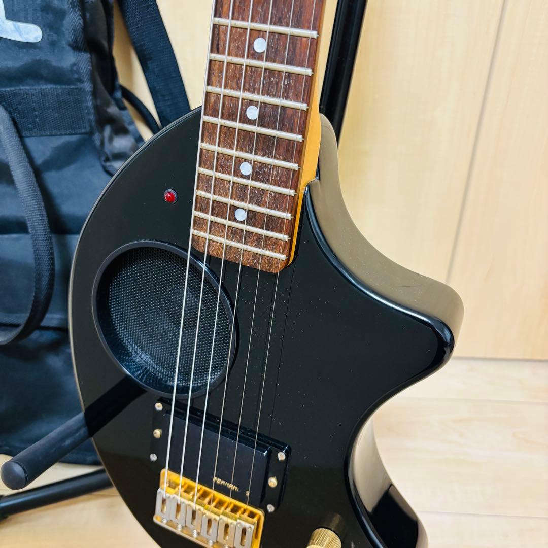 ZO-3 エレキギター ブラック ゴールド 生産終了 アンブ内蔵 ケース付