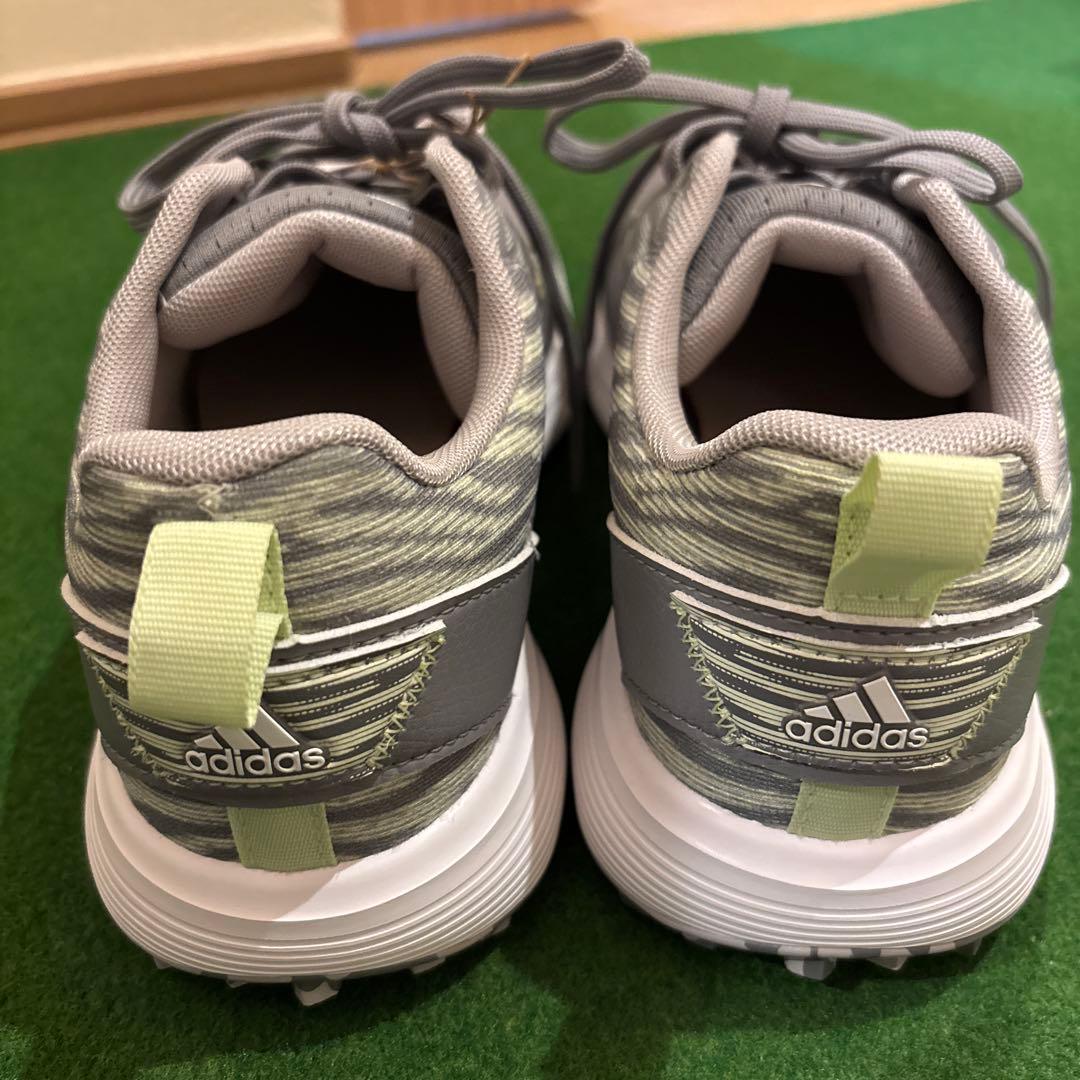 新品未使用adidas レディースゴルフシューズ グレー 23cm GZ3911