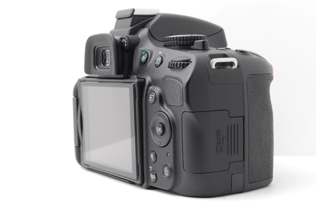 【新品級ショット数】Nikon D5100　スマホ転送　ダブルレンズ　自撮り