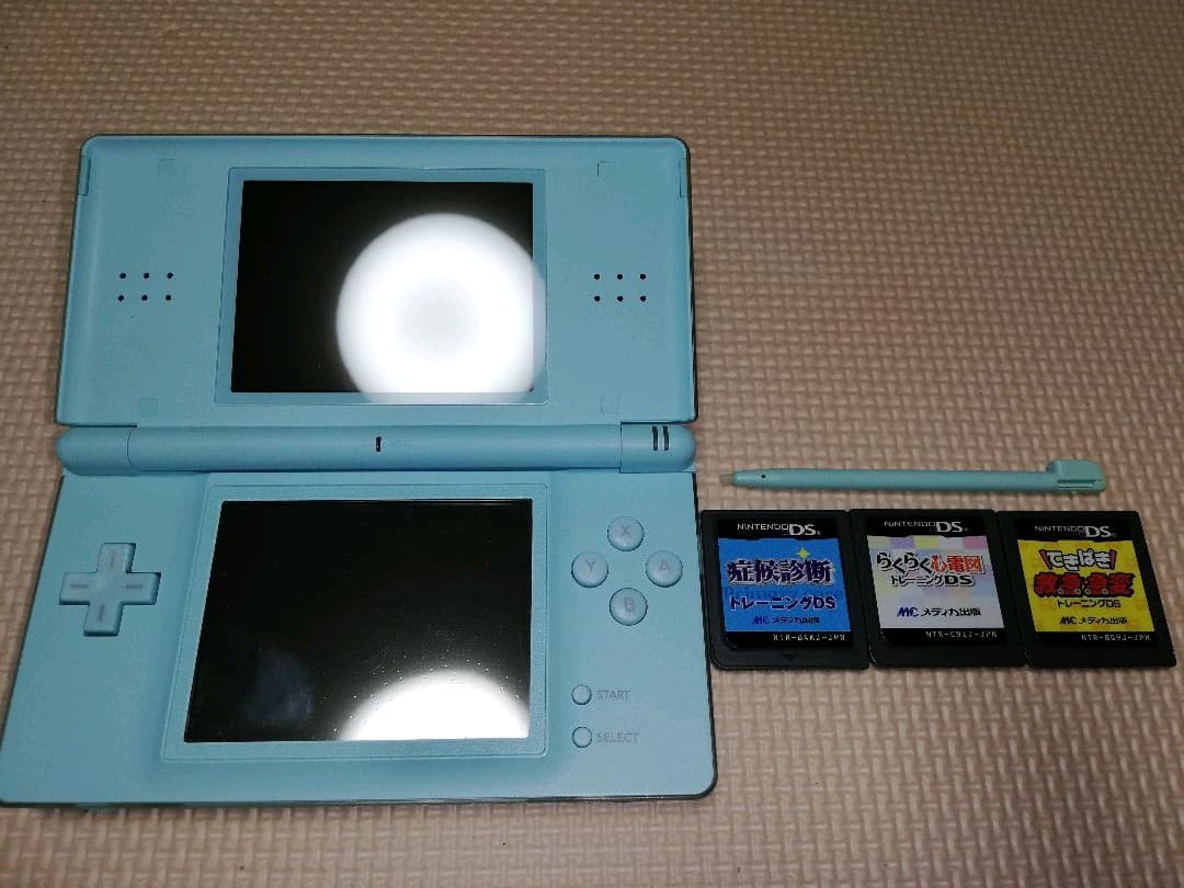 ニンテンドーDS本体＆充電器＆症候診断・らくらく心電図・てきぱき救急急変ソフト
