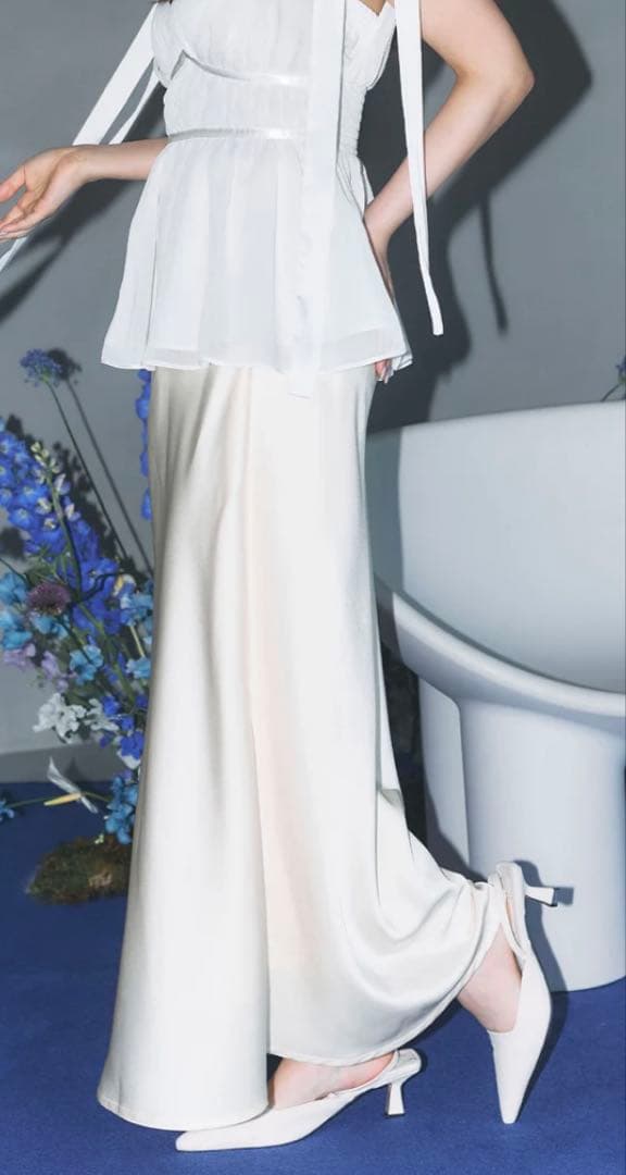 新品　poláura ポローラ　セミフレアサテンスカート　アイボリー　M